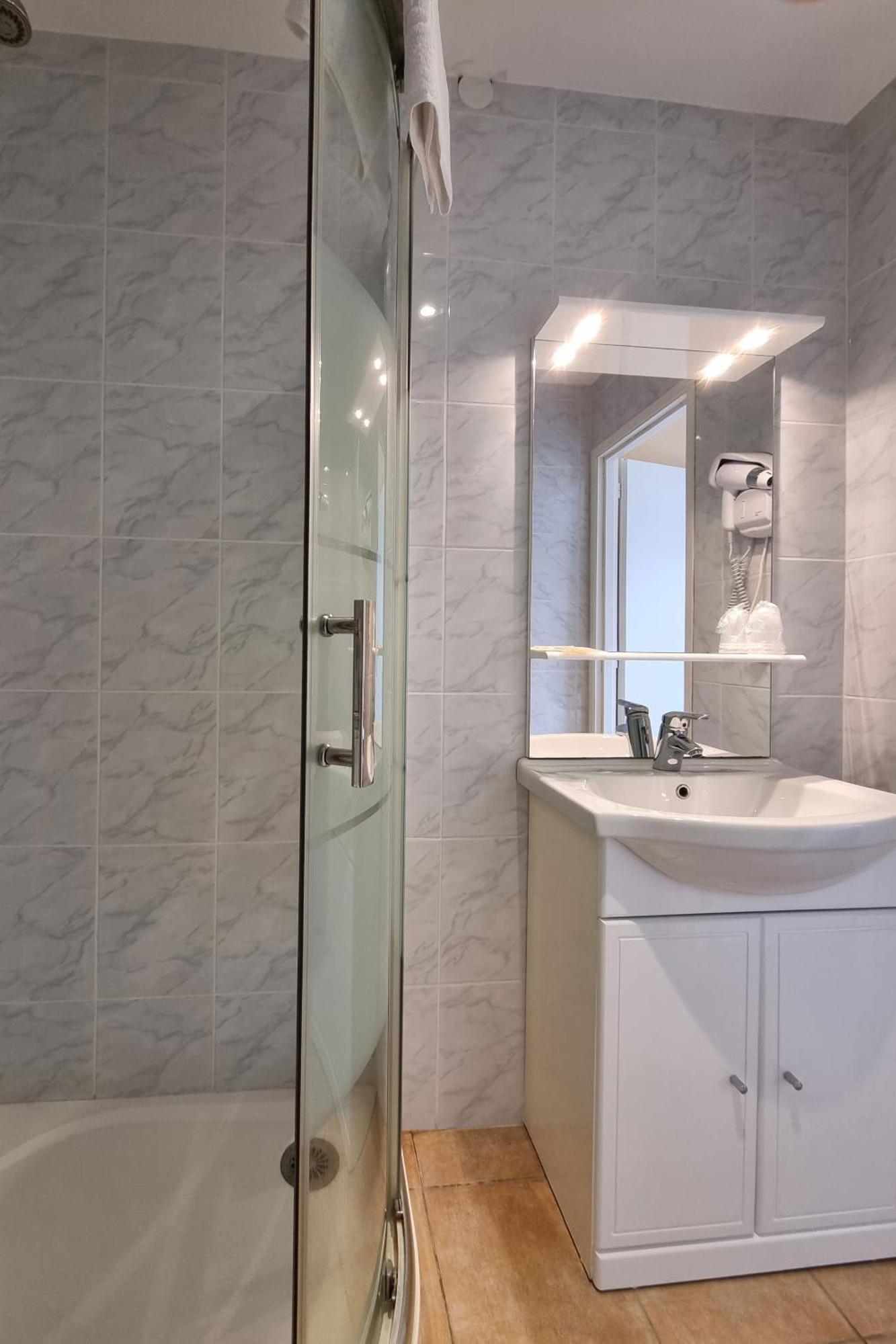 Le Catalan - Hotel Et Appartements มอง-ลูอิส ภายนอก รูปภาพ