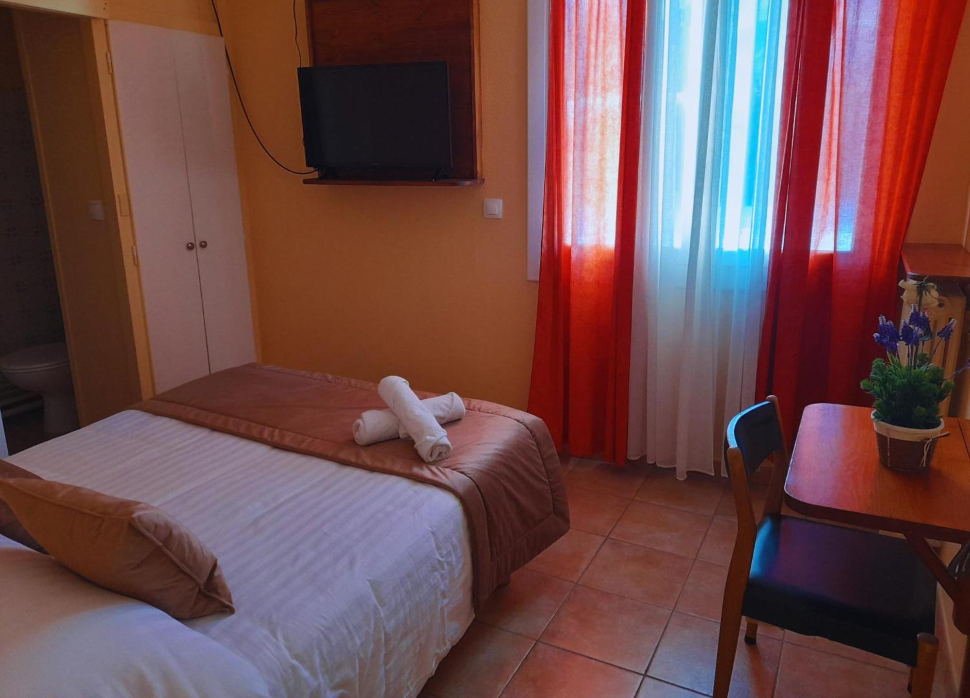 Le Catalan - Hotel Et Appartements มอง-ลูอิส ภายนอก รูปภาพ