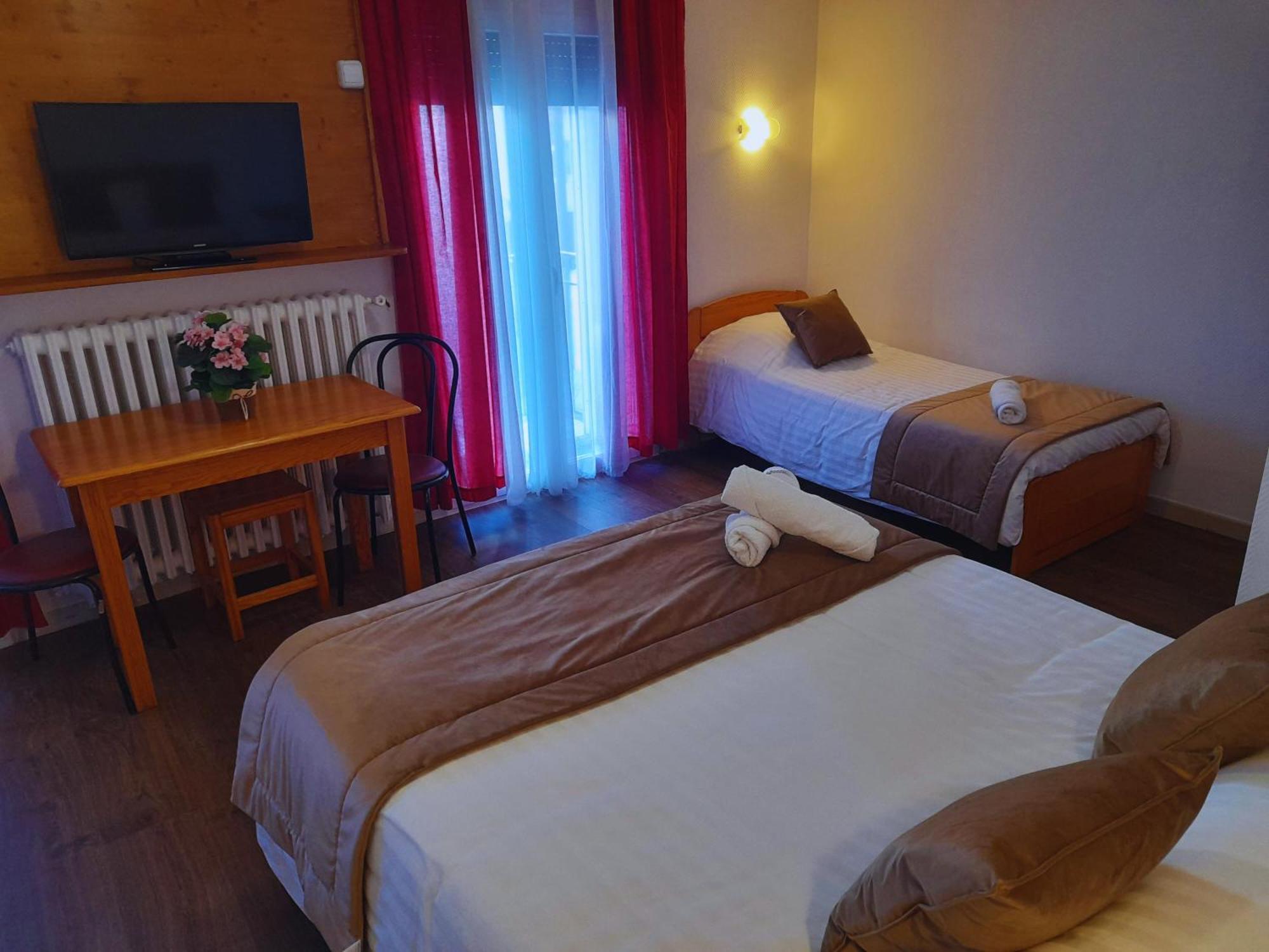 Le Catalan - Hotel Et Appartements มอง-ลูอิส ภายนอก รูปภาพ